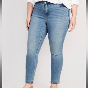 NWT Old Navy Super Skinny, Light Wash Jeans, Size 16